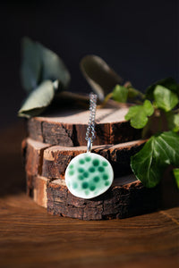 Collana in porcellana verde acqua