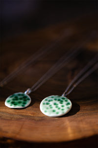 Collana in porcellana verde acqua