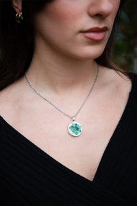 Collana in porcellana verde acqua