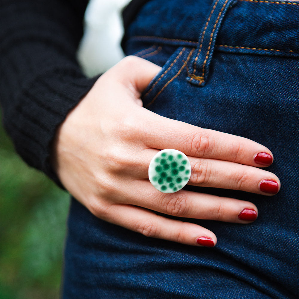 Bague en porcelaine vert d'eau